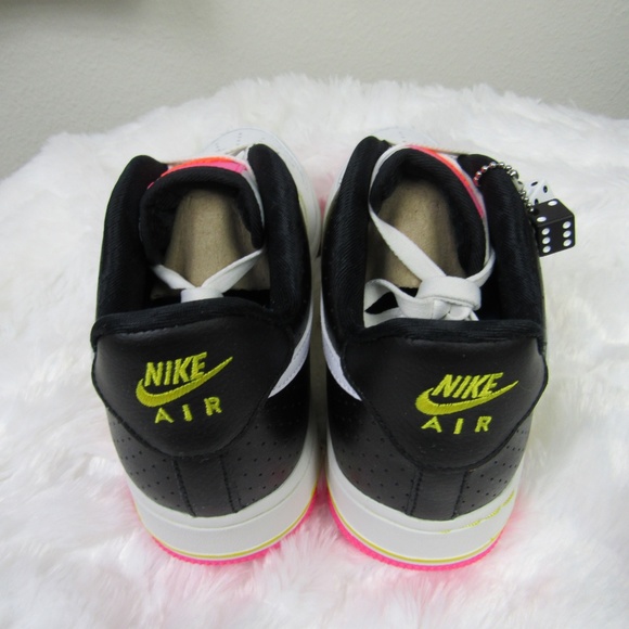 Sneakers - Picture 6 of 6